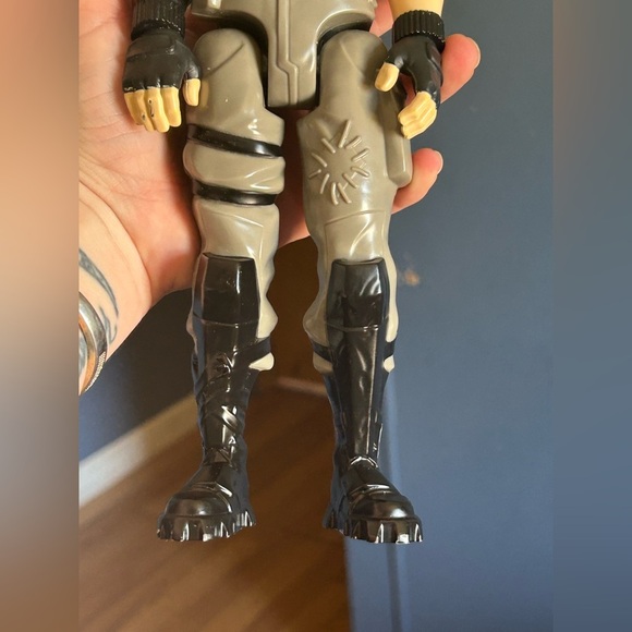Fortnite Skull Trooper 12” Action Figure Warpaint 2019 Epic Games Victory Series - Picture 6 of 13